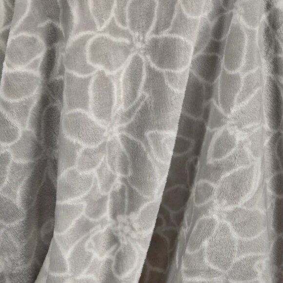 Plush Floral Throw Blanket - Picture 2 of 4